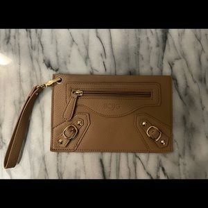 BCBG beige small wristlet coin purse